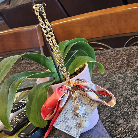 Louis Vuitton Damier Azur Key Case/Holder W/Chain, Twilly & Charm Added - Picture 14 of 17